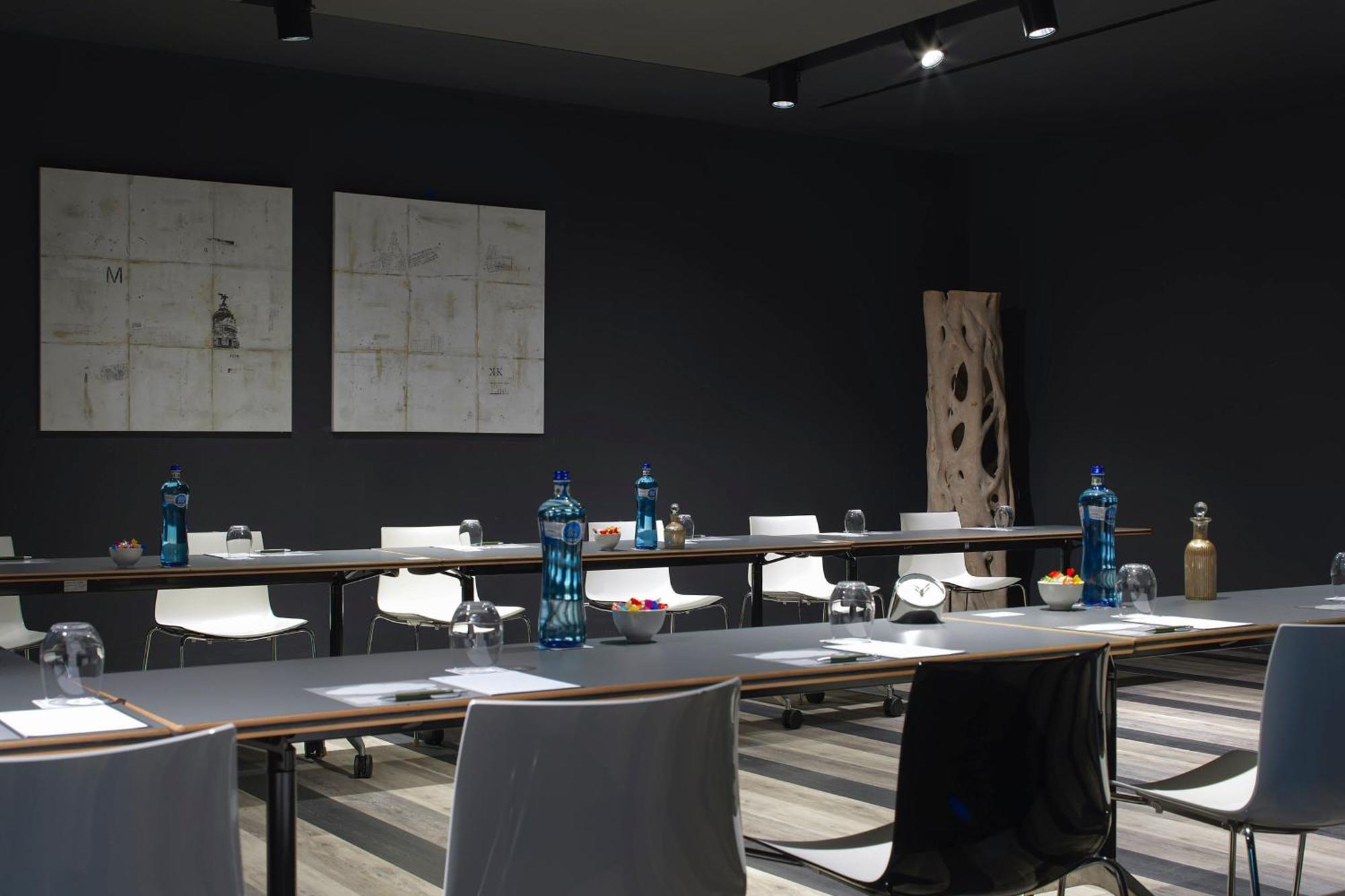 Hotel Renaissance Barcelona Fira 4*