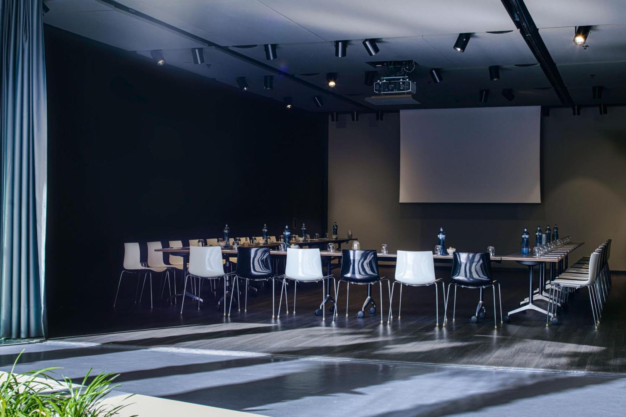 Renaissance Barcelona Fira 4*
